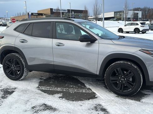 Used 2024 Chevrolet Trax ACTIV w/ Driver Confidence Package image 3