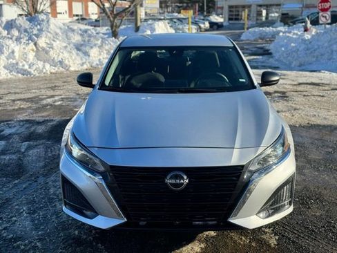 Used 2024 Nissan Altima 2.5 SV FWD image 2