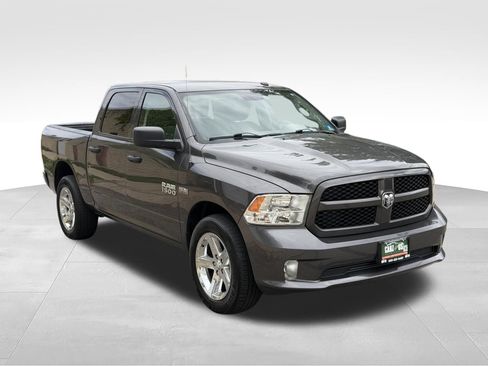 Used 2018 RAM 1500 Express w/ Express Value Package AWD/4WD image 3