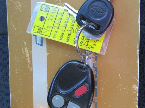 Used 2002 Chevrolet Silverado 1500 LS image 25