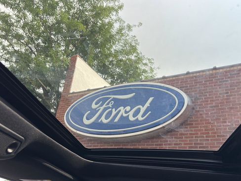Used 2018 Ford F150 Lariat w/ Equipment Group 502A Luxury AWD/4WD image 21