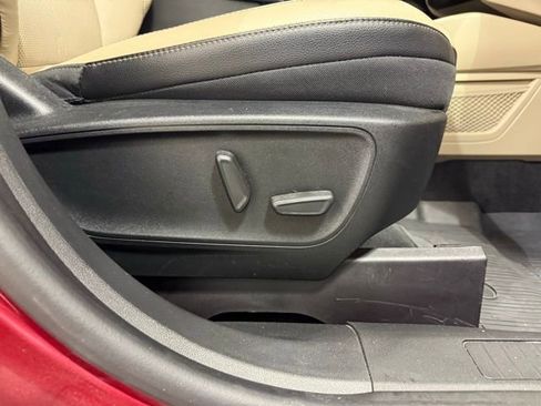 Used 2020 Ford Escape Titanium image 28