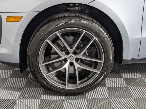Certified 2025 Porsche Macan 2.0T image 11