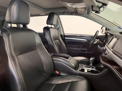 Used 2015 Toyota Highlander XLE image 10