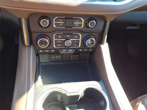 Used 2021 Chevrolet Suburban High Country w/ Premium Package image 21