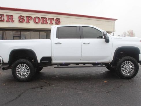Used 2020 Chevrolet Silverado 2500 High Country w/ Technology Package AWD/4WD image 3