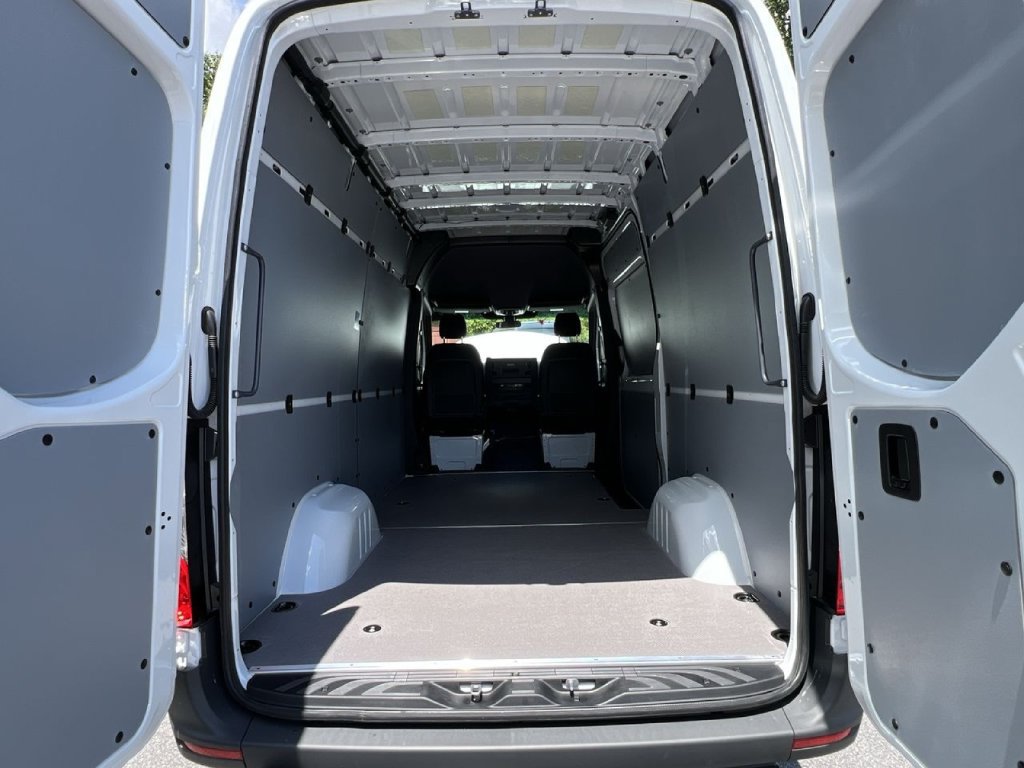 Used 2025 Mercedes-Benz Sprinter 2500 image 26
