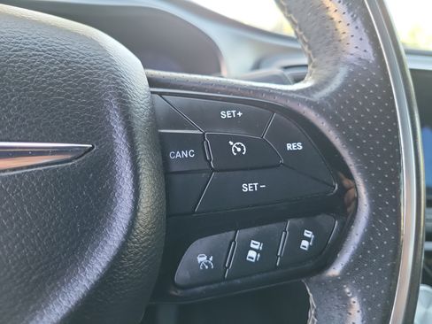 Used 2019 Chrysler Pacifica Limited w/ Advanced Safetytec Group image 12