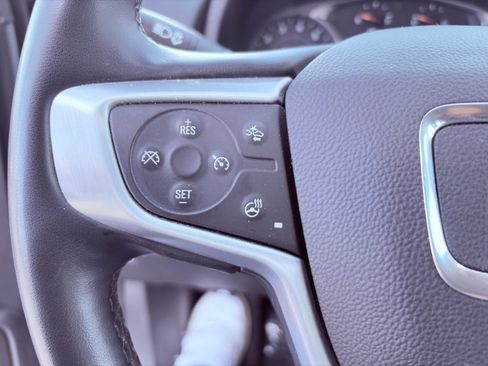 Used 2024 GMC Terrain SLT image 21