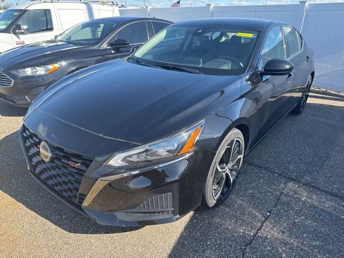 Used 2024 Nissan Altima 2.5 SR FWD image 19