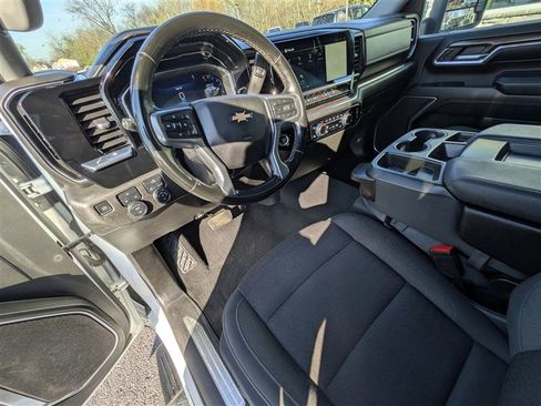 Used 2024 Chevrolet Silverado 2500 LT AWD/4WD image 16
