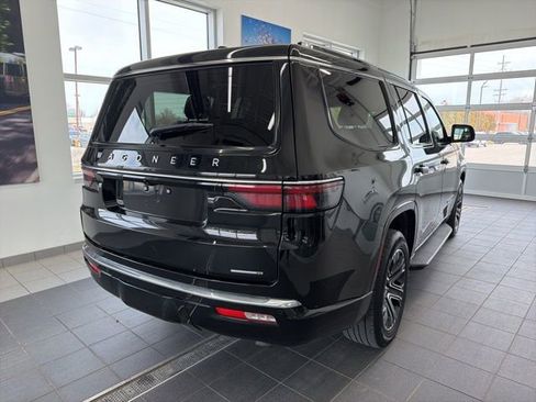 Used 2024 Jeep Wagoneer Series II w/ Flexible Seating Group image 5