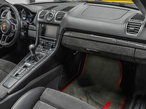 Used 2016 Porsche Boxster Spyder image 12