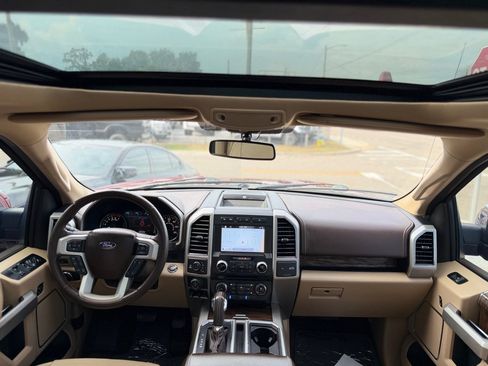 Used 2018 Ford F150 Lariat w/ Equipment Group 502A Luxury AWD/4WD image 14