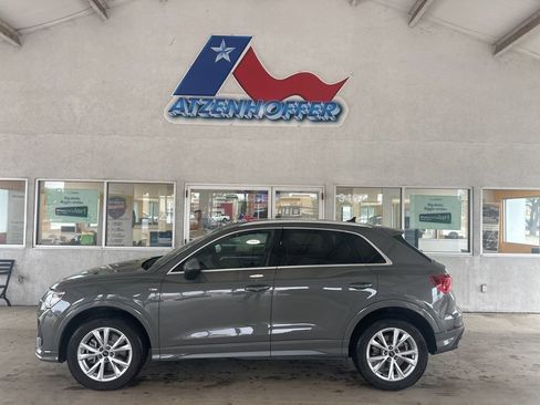 Used 2025 Audi Q3 2.0T Premium image 2