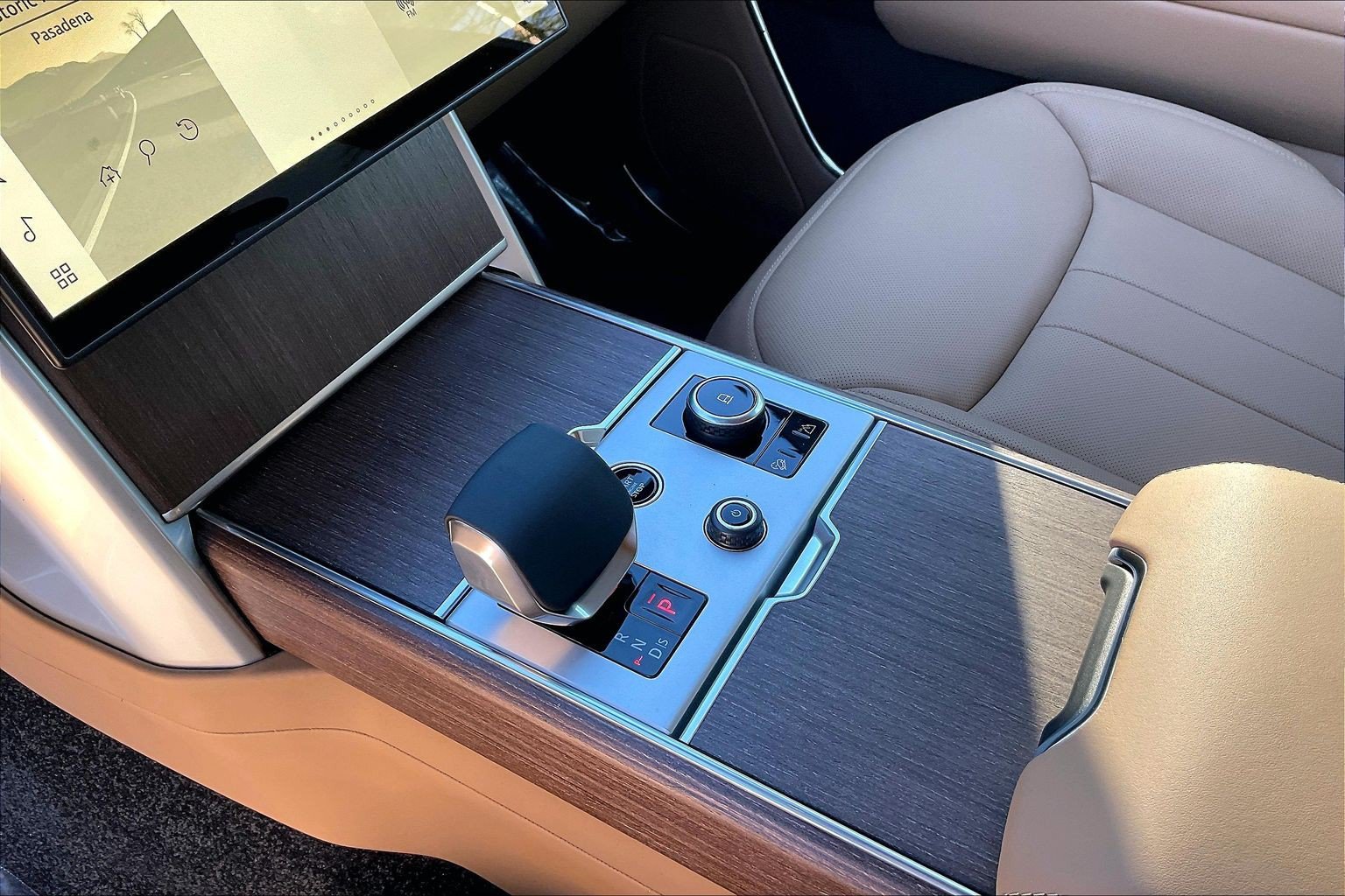 New 2027 Land Rover Range Rover SE AWD/4WD image 13