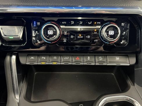 Used 2023 GMC Sierra 1500 Denali w/ Technology Package AWD/4WD image 16