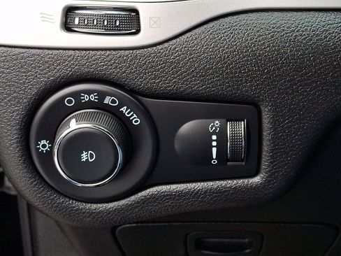 Used 2022 Jeep Cherokee Latitude w/ Sun & Sound Group image 28