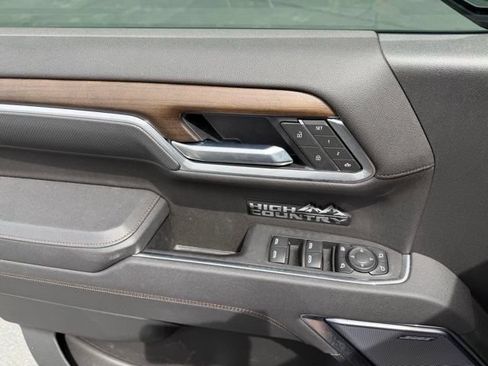 Used 2025 Chevrolet Silverado 1500 High Country AWD/4WD image 21