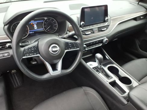 Used 2024 Nissan Altima 2.5 SV image 18