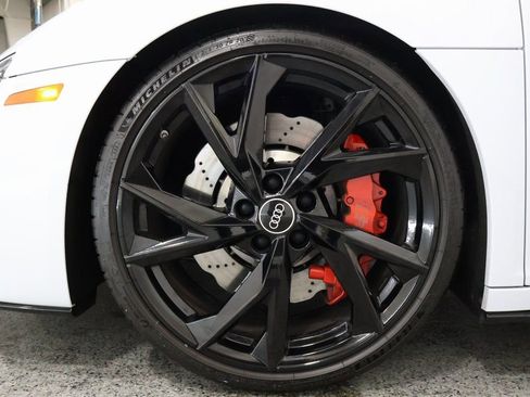 Used 2021 Audi R8 V10 w/ Premium Package image 5