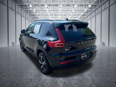 Used 2024 Volvo XC40 B5 Core AWD/4WD image 5