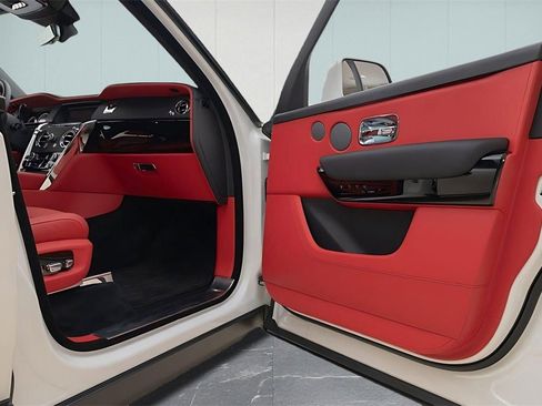 Used 2023 Rolls-Royce Cullinan image 32