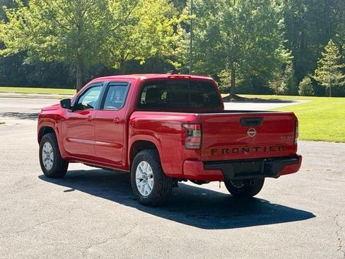 Used 2022 Nissan Frontier SV AWD/4WD image 5