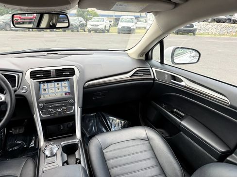 Used 2018 Ford Fusion SE w/ Equipment Group 602A FWD image 24