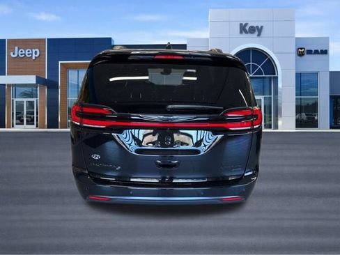 New 2026 Chrysler Pacifica Limited w/ S Appearance Package image 5