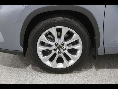 Used 2023 Toyota Highlander Limited AWD/4WD image 24