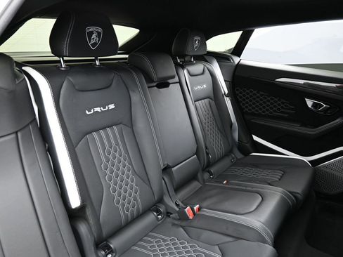 Used 2024 Lamborghini Urus Performante AWD/4WD image 29