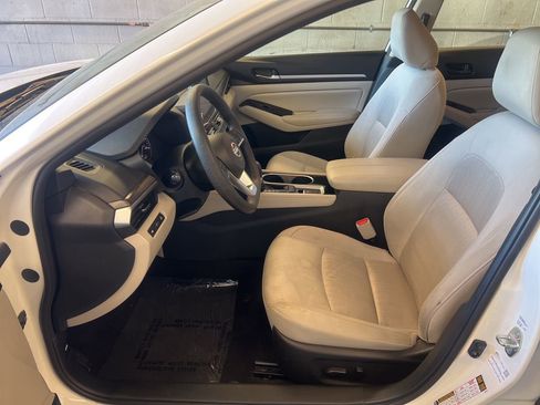 Used 2023 Nissan Altima 2.5 SV AWD/4WD image 16