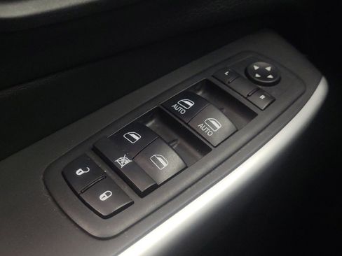 Used 2018 Jeep Cherokee Latitude Plus w/ Cold Weather Group image 27