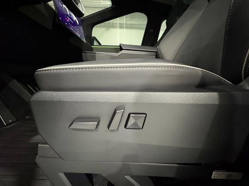 Used 2025 Tesla Cybertruck AWD Crew Cab image 11