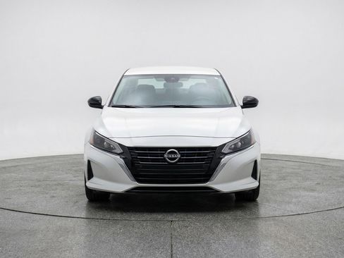 Used 2025 Nissan Altima 2.5 SV image 2