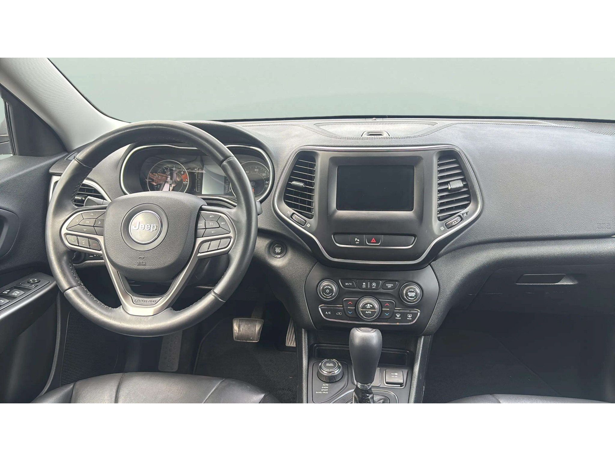 Used 2019 Jeep Cherokee Latitude Plus w/ Comfort/Convenience Group AWD/4WD image 13