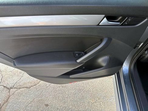 Used 2015 Volkswagen Passat 1.8T Limited Edition image 12