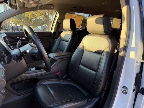 Used 2023 GMC Acadia SLT image 7