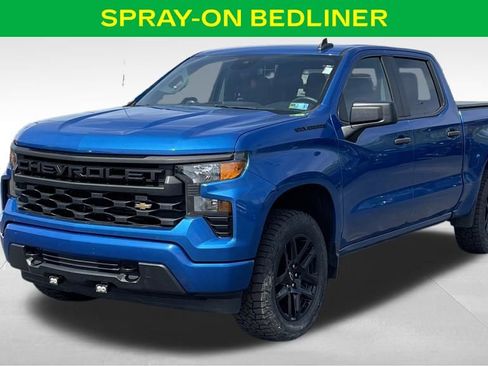 Used 2022 Chevrolet Silverado 1500 Custom w/ LPO, Dark Essentials Package AWD/4WD image 4