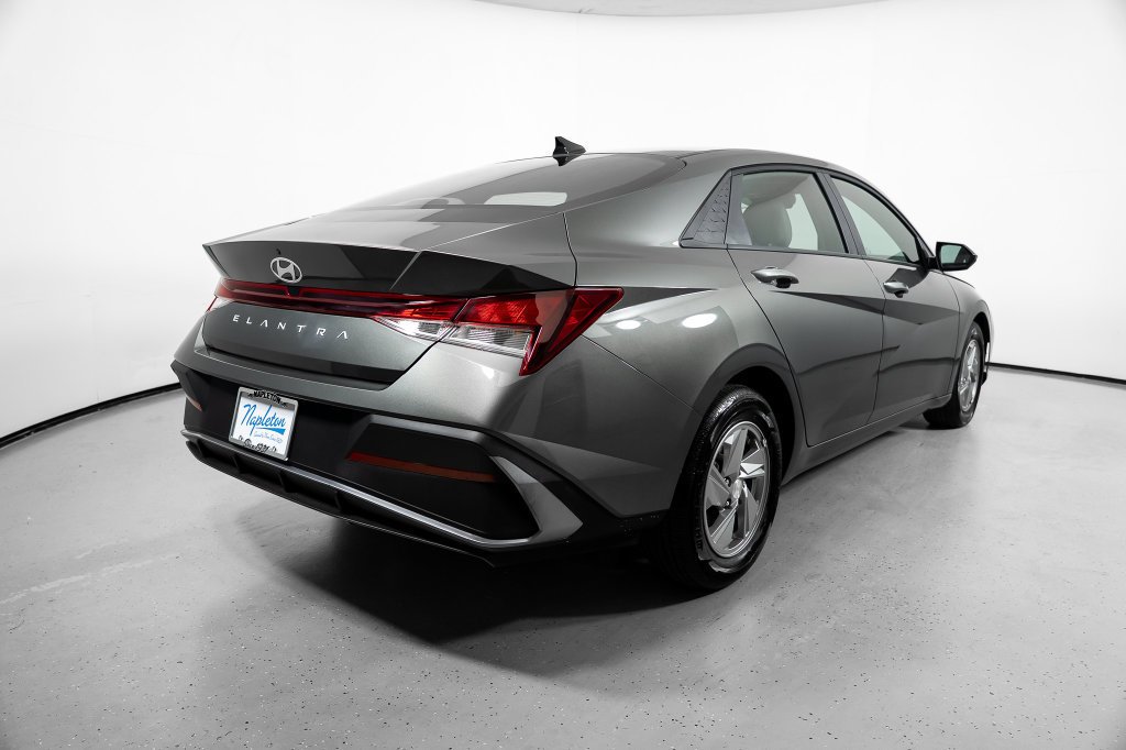 Certified 2026 Hyundai Elantra SE FWD image 9