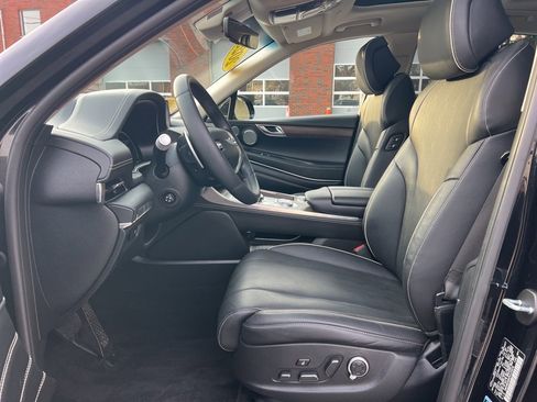 Used 2023 Genesis GV80 2.5T w/ Prestige 20" Package image 14