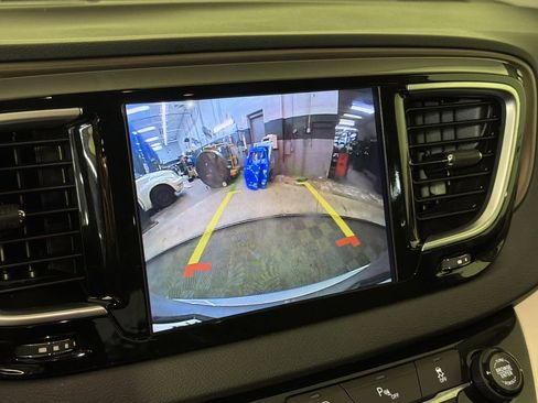 Used 2018 Chrysler Pacifica Touring-L Plus image 29