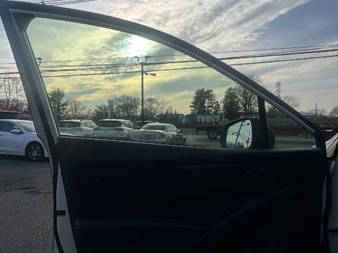 Used 2023 Subaru Crosstrek 2.0i image 9