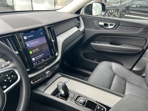 Certified 2025 Volvo XC60 B5 Plus image 19