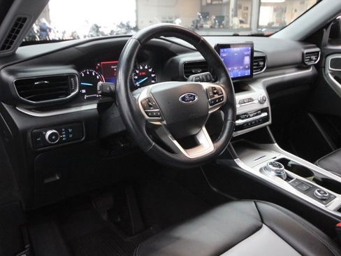 Used 2022 Ford Explorer XLT w/ Equipment Group 202A image 16