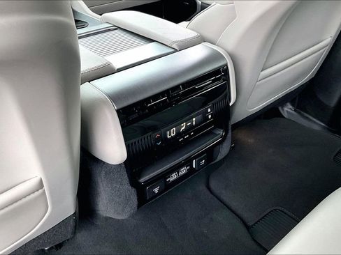 Used 2025 Jeep Wagoneer 4WD image 34