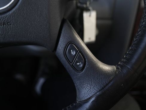 Used 2009 GMC Envoy Denali w/ Sun And 6-Disc Cd Package image 46