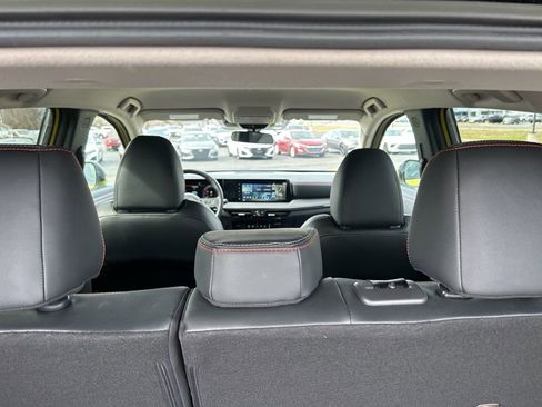 Used 2025 Nissan Kicks SR image 16