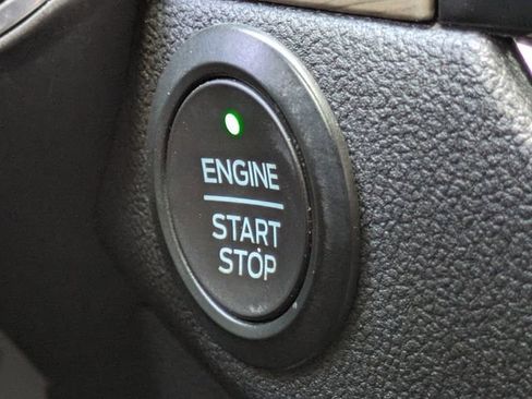 Used 2020 Ford Escape Titanium image 33